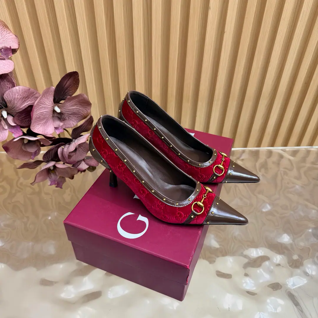 2026S Spring and summer.GucciNew stunned, high-head heels. The shoes are the most classic.Logo, The suction is behind the pressure., I'd better wear two pairs of shoes and wear pants.👖And dress.👗There's no harm in getting in and out of any place.🩵High-quality cortex kittens and silver bright spots are more than comparable to the impact of visual shocks., Elegance and knowledge blend., A pair of shoes meets the demands of the fairies., The most beautiful of all.🩶 Shoe.: Velvet./Layout Otsumi!: That's a big one. Codes: 35-41（40, 41, 42Custom）