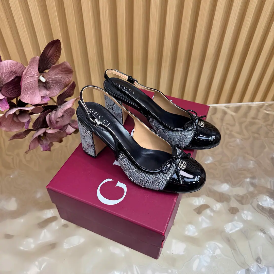 2026S Spring and summer.GucciNew sum The iron is thick. Shoes. The shoes are the most classic.Logo, The suction is behind the pressure., I'd better wear two pairs of shoes and wear pants.👖And dress.👗There's no harm in getting in and out of any place.🩵High-quality cortex kittens and silver bright spots are more than comparable to the impact of visual shocks., Elegance and knowledge blend., A pair of shoes meets the demands of the fairies., The most beautiful of all.🩶 Shoe.: Goki!/Layout（- The drill.） He's tall.: 8cm Otsumi!: That's a big one. Codes: 35-41（40, 41, 42Custom）