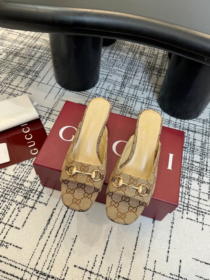Plant prices Guch. Guccⅰ Classic girl shoes.:Original version 1-to-1 development, The shoes are carefully tuned., The fabric is original..Import of sheep's skin.The primer is a hardware bar. It's so delicate and impeccable.！ Lamb skin.: Inside and on foot. He's tall.:5.5 Codes, 35-42（40.41 42Make a reservation.） Italy is a big-ass country., Original Packaging ！