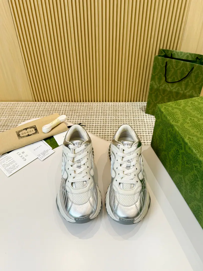 GUCCThe latest waver dad's shoe is out of the factory. Fabulous.: The sheep's skin is a piece of fabric. Uchi.: A mixed-meat sheep. Otsumi!: TPU+IP+A smooch.＋Line Codes: Female35/40, Men39/44（45Do it.））