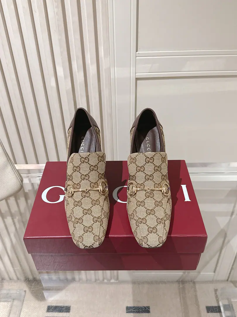 Top Quality Gucci GalleriaSeries｜Classic horse-stamped and lyver shoes. I'm gonna fix my little shoes.～Double shoes.GOld flower fabric./Lamb skin., The logo is a gold cut.+ Match10cmBold～And you're just fine with grace and grace.～It's not gonna affect the atmosphere or the comfort.～ It's a combination of commuting formality and graceful resonance.！High and impressive. He's so tall and thin and he's not tired.～On the upper foot, stretch the legs and increase the height ratio.！The daily commutes fit in a variety of styles. It's definitely the most important high-shelfed shoe in the women's locker in the job.👠 Shoe.: Use sheep skin./DoubleGOld flower fabric. Littre: In the sheep's skin./Foot. Shoes under the sole.: That's a big one. He's tall.: 10cm Heel. Size: 35-42（40 41 42Make a no-refund order.）