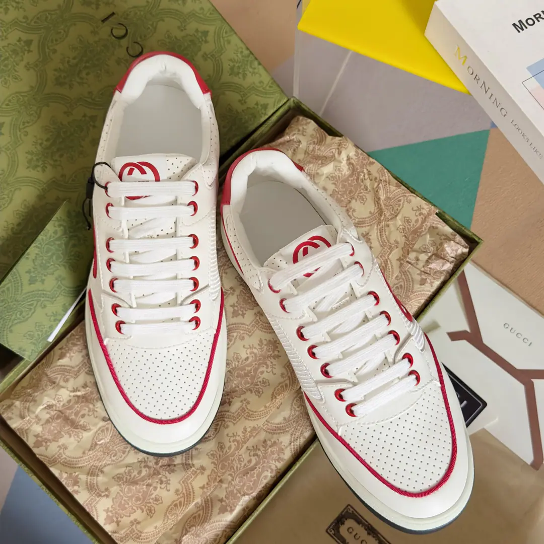 Top Version: Couple money. GucciGustz!GHome. Latest White shoes. Couple money. Leisure Sports shoes Original procurement development Make the goods. - To the sneakers.20Century70The classic sports shoes of the ages are prototypes of inspiration., The name is taken from the defense action in sport.. This is made of white leather craftsmen's heart., Side-side embellishment double-buttonGstriped weeds, And...GucciThe ancient signs are a little bit of shoe. Send a cabinet for fine packaging🛍📦 ▪️Fabulous.: Original import of head-level cattle skin ▪️Uchi.: Original custom customised in soft sheep skin ▪️Shoes under the sole.: Original OpenTPUOtsumi! ▪️Bottom: 2.5CM ▪️Size: Female35-40 / Men39-45（45Freeze!