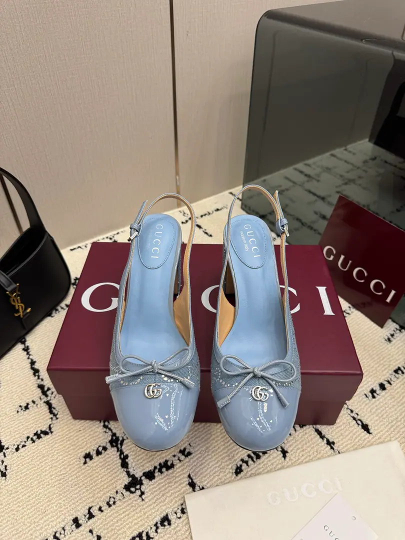 GUCCI26/- Morning. It's hot.💥The horse's got ballet shoes.·Showtime.🌵The new director's color and concept of reality.🪽Every color is super.𝐠𝐜🖤Angela's red nails are all the more remarkable.🥇The most famous ballerina shoes ever elected this year.🩰It's so elegant.～It's a very simple thing to do.！（✅Correct Colour, - It's a hardware., Perfectly consistent.）⚠️The difference between looking at the map on the market.😋 Shoe.: Bullskins., Cowboy. Uchi.: Imports🐑Skins of sheep. Shoes under the sole.: That's a big import. He's tall.: 8cm Codes: 35-39 （40.41.42Do it.） （Full package）