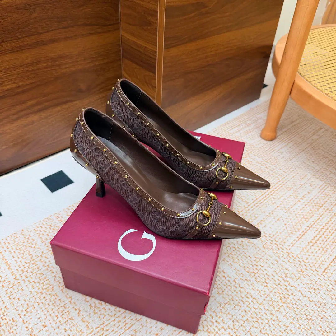 2026S Spring and summer.GucciNew stunned, high-head heels. The shoes are the most classic.Logo, The suction is behind the pressure., I'd better wear two pairs of shoes and wear pants.👖And dress.👗There's no harm in getting in and out of any place.🩵High-quality cortex kittens and silver bright spots are more than comparable to the impact of visual shocks., Elegance and knowledge blend., A pair of shoes meets the demands of the fairies., The most beautiful of all.🩶 Shoe.: Velvet./Layout Otsumi!: That's a big one. He's tall.: 7.5cm Codes: 35-41（40, 41, 42Custom）