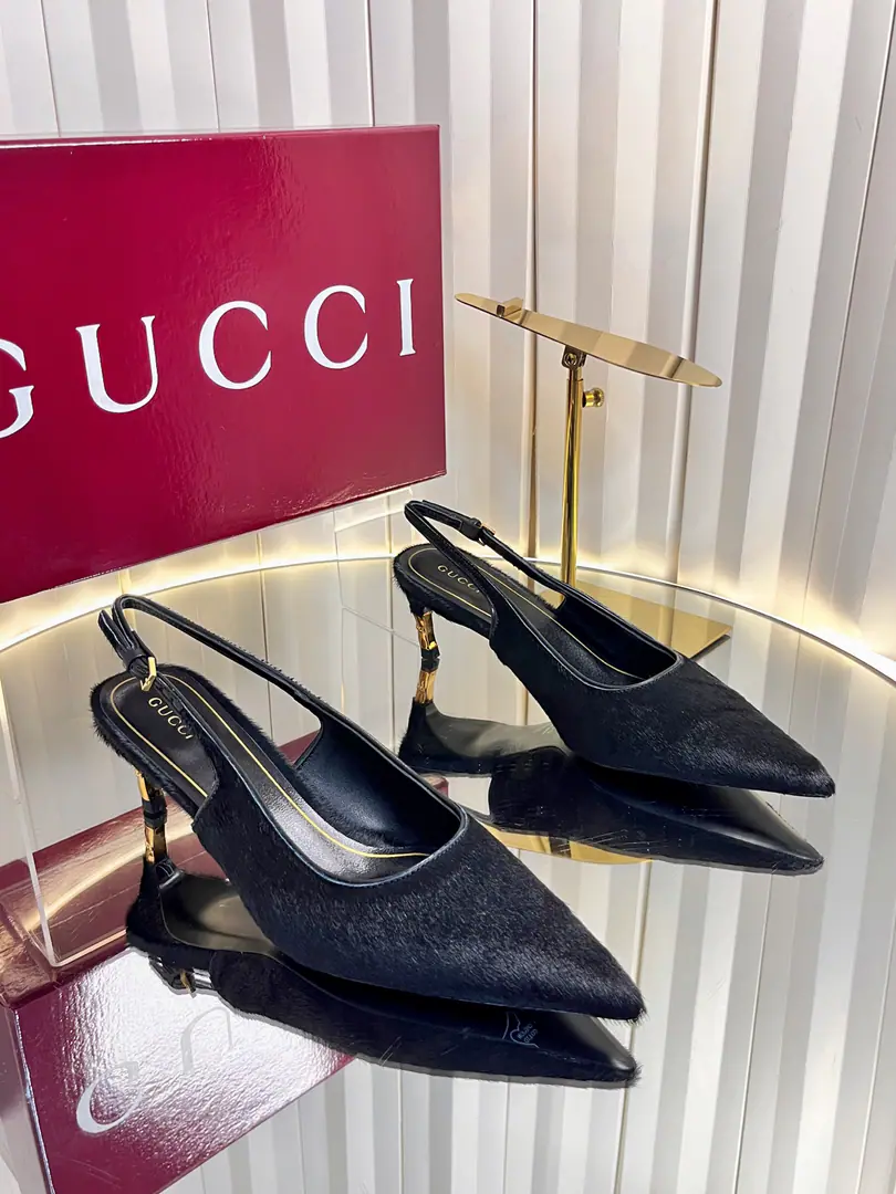 ss🔺GUCC*🔺High Quality GUcciThe latest title is a sandal.！Kimboo and three styles work., Wine.🍸With sandals./Exact copy, Double oil. Double oil., The original setup was carefully prepared., The heart of the craftsman is made of classics.！It's a great honor to be a brand.20In the 1970s, the collection was inspired by the design., This lady is a cool-tower with the gold cut-off details of the classic title., And you're so charming.. It's made of fine sheep skin., Designing to combine traditional inspiration with modern 100 styles, A little graceful and warm season-style.🆒Advanced🆙 ◾️Fabulous.:Painted skin./- A cow's hair. ◾️Uchi., Foot.: Head-steel., The foot is more comfortable than all the products in the market.！ He's tall.: 7.5cm ◾️Shoes under the sole.: Italian imports are so thick. ◾️Size: 35-43(40.41.42.43You're gonna have to do it or not.）