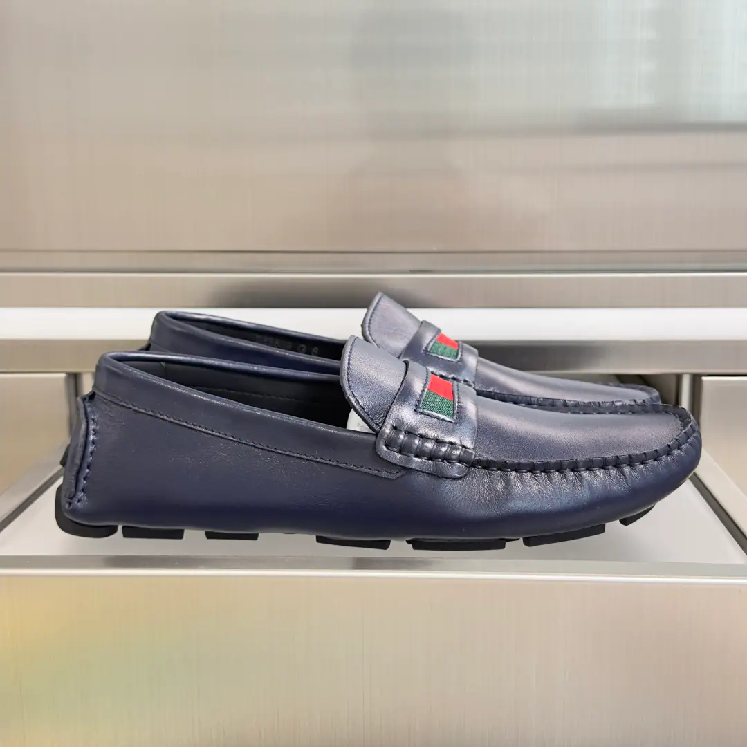 Top Version: Men GucciGustz! GHome. Latest Gentlemen. Old Money. Doudou shoes. A foot. Lazy. Leisure shoes. A simple and contemporary display of driving shoes, etc., Smart, skill-and-comfort experience.. This man's shoe-shoes are chosen for leather., The details of the weaving bands are carefully spelled out in the shoe tongue. Send a cabinet for fine packaging🛍📦 ▪️Fabulous.: Original customized import of head-level cattle skin ▪️Uchi.: Original custom customised in soft sheep skin ▪️Otsumi!: Original modeling of slide-resistant rubber material ▪️Bottom: 2.5CM ▪️size: Men39-45