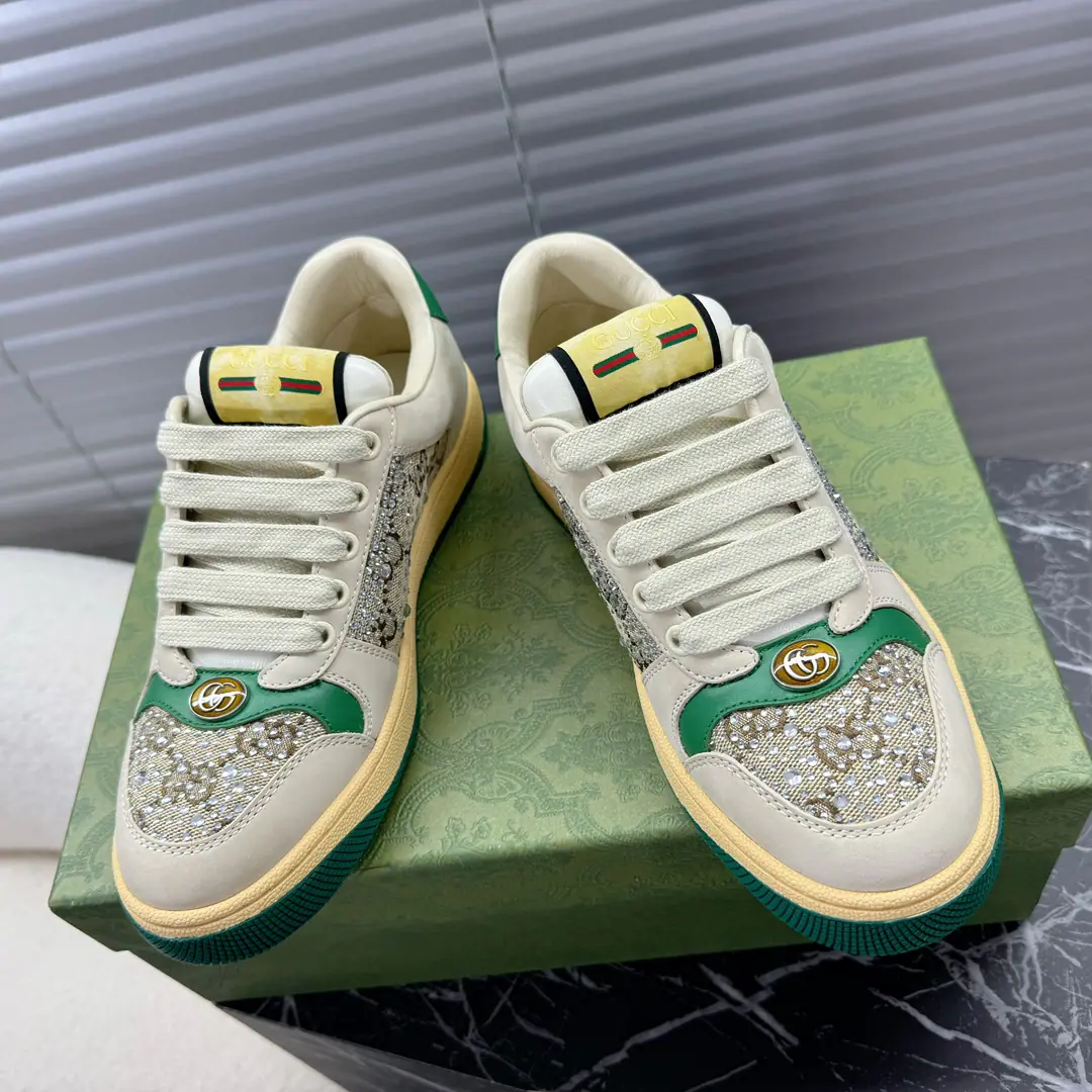 Gucci~~The latest couple's water-drive sneakers.. Leisure shoes.. Little dirty shoes.~~ ZPDevelop plain version. Metal binaryGCrystal cylinder. bling blingThe drill is hot.~~ Original syrup of the pastry of the cattle., The old flower cloth is burning the drill., It's the original cow skin., The foot-stamping emulsion., OriginalTPUOtsumi!(Lower width, Upper Narrow) 35—40/39—45Positive
