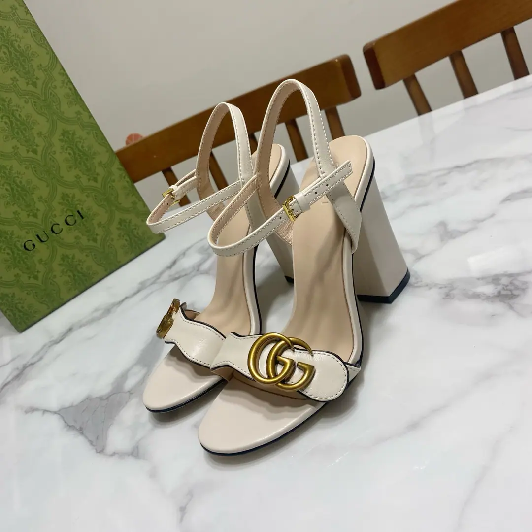 Gucci Guch. Classic strip.·Heel sandals., Original1:1Development, It's a super-big., It's beautiful., Summer must be a single. Shoe.🈶️Top layer🐂Bullskins. ｜ Gold/Silver membrane., ♪ The pads are the rims ♪🐑Lamb skin., That's a little skin. He's tall.: 11CM Size: 35—39Code(34.40.41.42.43Do it., No re-election.)