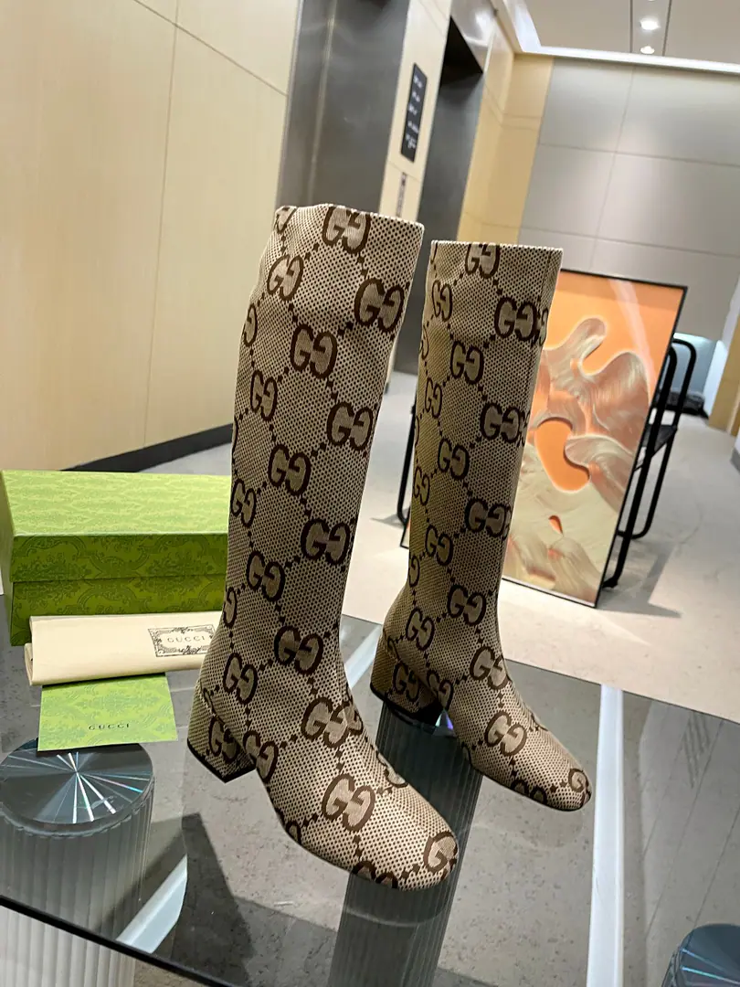 Morning Autumn.GuCciNew15Inches ）Fix your legs.🦵The Gretchen Boots.🔥 Original Customise, 1:1Repeat, Top Quality, It's perfect.💪 The boots are brand new.GThe pattern shows self-image., ♪ Turn around and hold each other round the circle double ♪GNew Styles ApplyingGG SupremeOn canvas., To be a brand new stamp of a lot of boots., A unique and well-known self-proclaimed.. Reexploration, And recreate the classics.GGMark, And magnify the symbols of the branding legacy.. Fabulous.: New imports doubleGBlastly Weaving Uchi.: Stretch the elastic.+A sheep's skin cushion. He's tall.: 5cm. Otsumi!: Italian skin. Size: 35-42（: 41: 42Custom without re-offer）