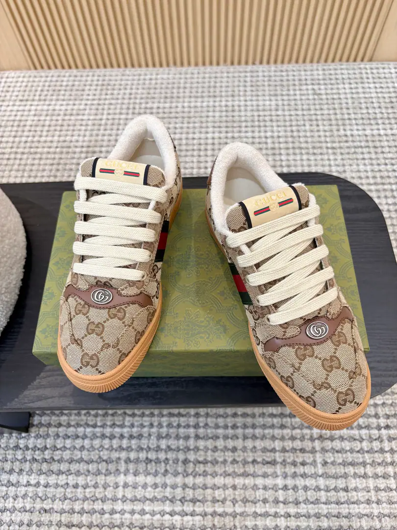 Gucci——The latest couple's sneakers.. Leisure shoes.. Little dirty shoes.~~ ZPDevelop plain version. Metal binaryGCrystal cylinder. I'll make old old corned noodles.~~ Original syrup of the pastry of the cattle., I'm doing the old process., The original air towels are inside., The foot-stamping emulsion., OriginalTPUOtsumi!(Lower width, Upper Narrow) 35—40/39—45Positive