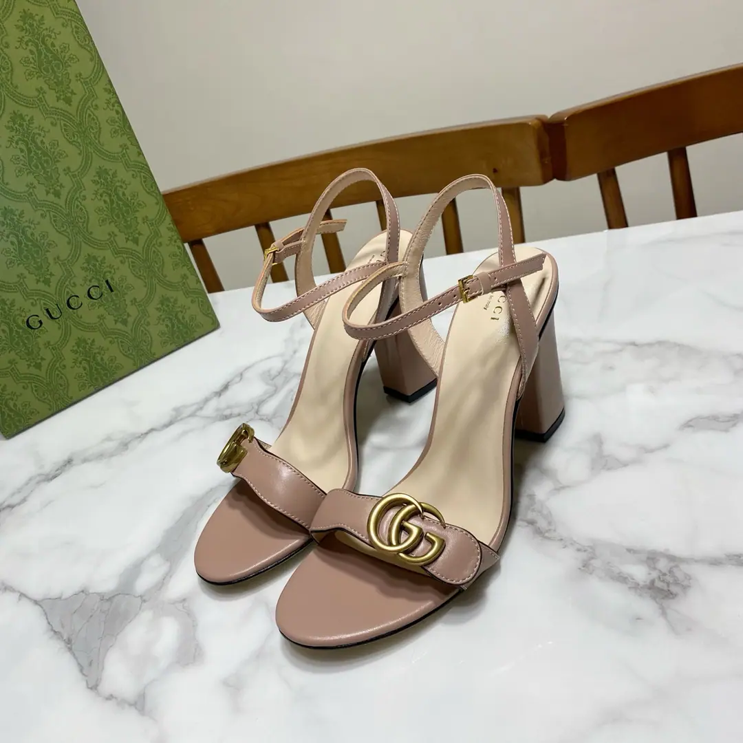 Gucci Guch. Classic strip.·Heel sandals., Original1:1Development, It's a super-big., It's beautiful., Summer must be a single. Shoe.🈶️Top layer🐂Bullskins. ｜ Gold/Silver membrane., ♪ The pads are the rims ♪🐑Lamb skin., That's a little skin. He's tall.: 11CM Size: 35—39Code(34.40.41.42.43Do it., No re-election.)