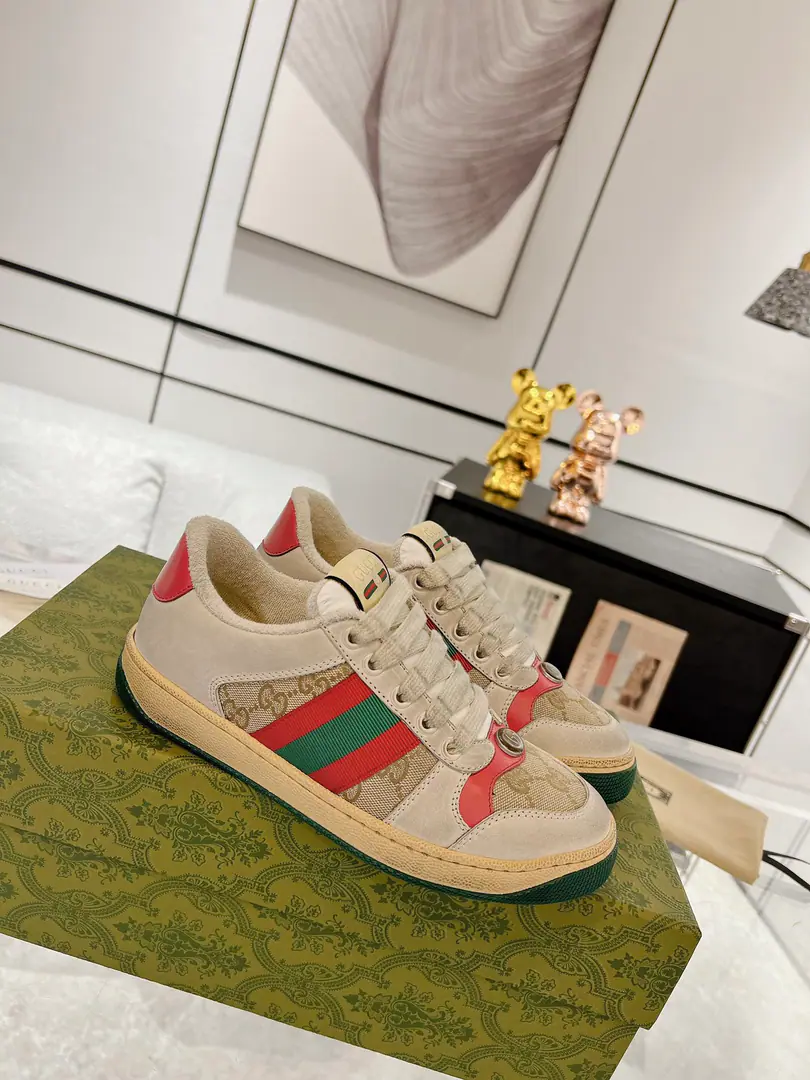 Couple money. Gucci ScreenerA series of sports shoes and a couple of dirty shoes.‼️ Little dirty shoes.ScreenerThe idea behind the series of names is the defense action in sport., The design of the sneakers is from20Century70The classic sneakers of the ages are constantly inspired.. This sneaker is a classic.GGThe canvas., The side is painted with pink and green strips., A little retrograde.GucciMarking. Shoe.: ♪ The cow's skin rolls along ♪ Uchi.: In the original high-density fumes. logo: Metal DimentaryGEllipse, details of the thump Packaging: Top-of-the-art package for cabinet Otsumi!: - A vacuum.TPUMaterial Shoes.: Women35-40 Men39-44 (Women41Men38, 45I'll make sure I don't change it.）