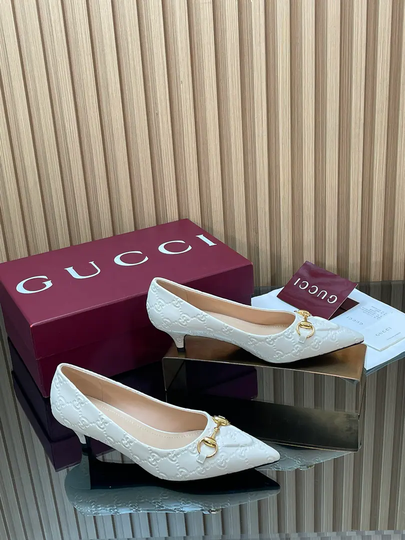 2025Autumn🔥GHome new money.🛒GUcc𝐢The horse's ace and a shallow mouth and a high-end, sharp-head shoe.🆕ImportsG G♨Skins.♨Female shoes.️ 🆕Old flower.GBoo-hee-hee-hee-hee-hee-hee-hee-hee-ya-ya-ya-ya-ya-ya-ya-ya-ya-ya!🔥🔥Plant price Skins of the fabric.🔥🔥 🆙Top Version, Welcome.👏🆚That's right.. Original1:1Repeat Attention.⚠️Please accept our pledge.🆙 ▫️Shoe.: Imports are high.G GSkins. Old flower.GBrush ▫️Uchi./Foot.: Full-cut, high-end lamb skin. ▫️Shoes under the sole.: Italian top is a skin. ▫️He's tall.: 8.5cm 4.5 cm ▫️Match: 35-42（41/40/42I'll make sure I don't change it.） ▫️Packaging: Original full red packaging GucciThe whole new lady's shoe series is in a very elegant form.. This is a new version of the classic brand., The sharpshoes and the cone heels are more than just a little more stale.👏😎