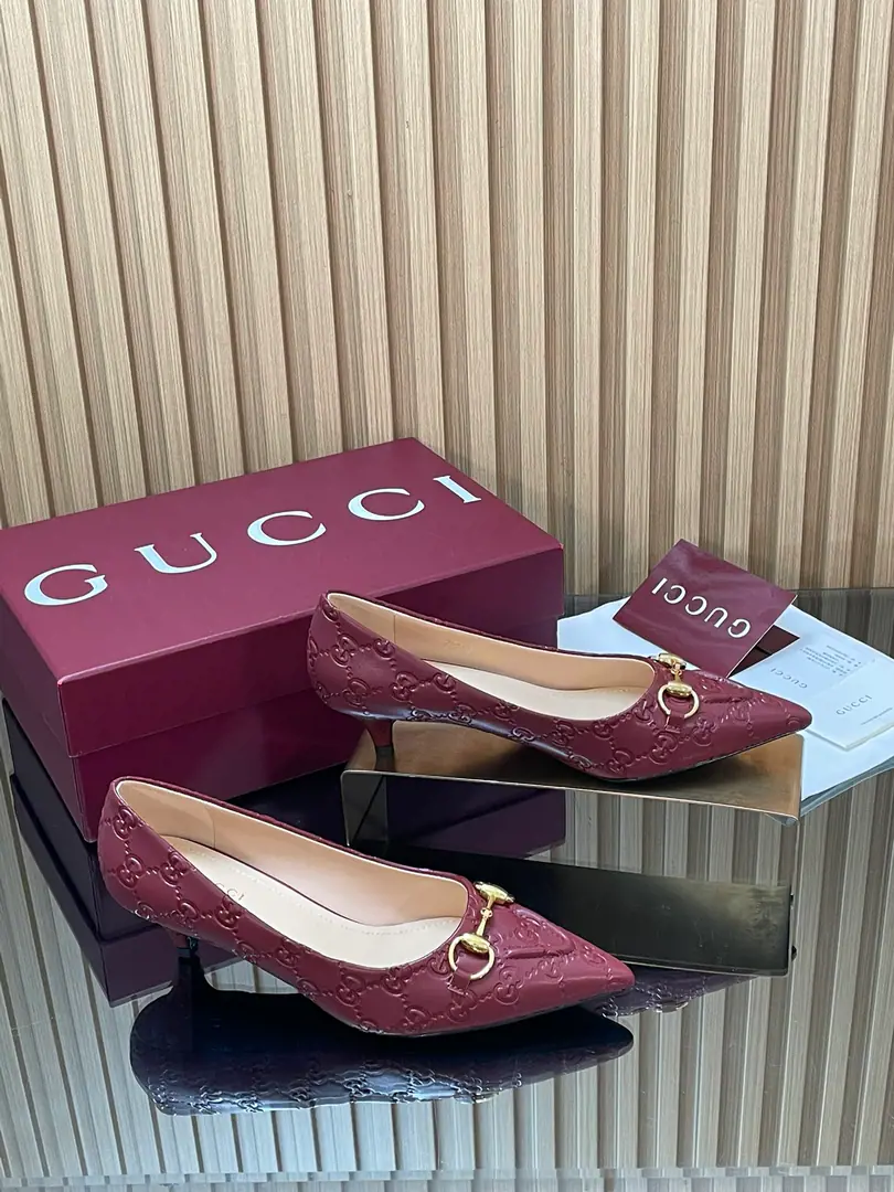 2025Autumn🔥GHome new money.🛒GUcc𝐢The horse's ace and a shallow mouth and a high-end, sharp-head shoe.🆕ImportsG G♨Skins.♨Female shoes.️ 🆕Old flower.GBoo-hee-hee-hee-hee-hee-hee-hee-hee-ya-ya-ya-ya-ya-ya-ya-ya-ya-ya!🔥🔥Plant price Skins of the fabric.🔥🔥 🆙Top Version, Welcome.👏🆚That's right.. Original1:1Repeat Attention.⚠️Please accept our pledge.🆙 ▫️Shoe.: Imports are high.G GSkins. Old flower.GBrush ▫️Uchi./Foot.: Full-cut, high-end lamb skin. ▫️Shoes under the sole.: Italian top is a skin. ▫️He's tall.: 8.5cm 4.5 cm ▫️Match: 35-42（41/40/42I'll make sure I don't change it.） ▫️Packaging: Original full red packaging GucciThe whole new lady's shoe series is in a very elegant form.. This is a new version of the classic brand., The sharpshoes and the cone heels are more than just a little more stale.👏😎