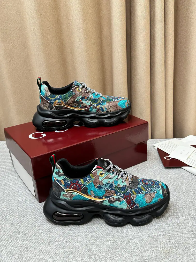 GucciSeries, Market exclusive version. The classic collision with fashion., The shoes are so smart and blending leather with the branding of old flowers., I'm not sure if I can get a full recognition.. Very delicate.GucciIdentification of the suffix details, Showing luxury.. While the thick sub-design adds to the flu,, And bring comfort to the dress experience.. It's either walking on the streets or moving across the city., It makes you a focus.. Have it., Start your fashion trip.！ 39-45 👉