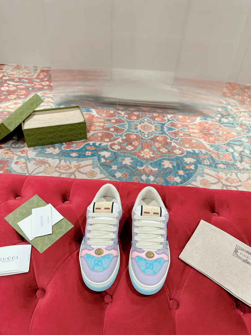 Couple money. Gucci————Requisition version NFCBring a clean chip. GGThe series makes old dirty shoes.-The New Year's Bill is coming.！ Ten to nine, I'll pay. New Colour Plus Push-Market terminal version！ Procuring original development….Fabulous. Material Otsumi! Details are random.！ The model Schwartz is one-by-one, and the drill is one-by-one......Metal cherry locket.……Metal binaryGCrystal cylinders……GucciOriginal custom-made narrowband…… Super Flash Series—Flash diamond chain..Cherry decorations can be removed, One to two, one to two, one., ♪ To promote your personality ♪ Skins of colored cattle..The handwork is very qualitative., Bring your own sense of excellence.！ I'll do the details., I'll take a line.. The original towel is more delicate and soft and more comfortable., Pocket Steel Double Colour Packet process Solid locking practices Fabulous.:OriginalGGBrush/Silk cow skin. Otsumi!:OriginalTPUOtsumi!(Lower width, Upper Narrow) European package…… Female35—40（34 41I'll make sure I don't change it.） 39-44（38 45I'll make sure I don't change it.） Men＋10