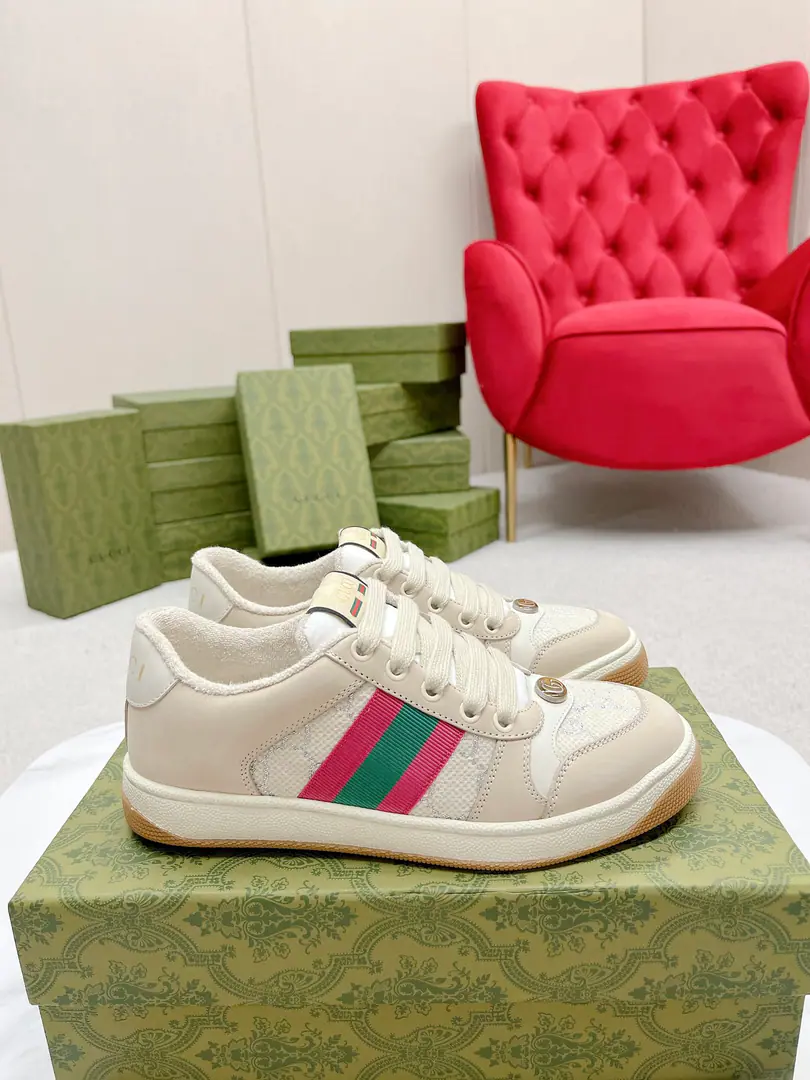 Gucci————Requisition version GGThe series makes old dirty shoes.-The money comes in.！ Ten to nine, I'll pay. Current！Current！Current！New Colour Plus Push-Market terminal version！ Procuring original development….Fabulous. Material Otsumi! Details are random.！ The model Schwartz is one-by-one, and the drill is one-by-one......Metal cherry locket.……Metal binaryGCrystal cylinders……GucciOriginal custom-made narrowband…… Super Flash Series—Flash diamond chain..Cherry decorations can be removed, One to two, one to two, one., ♪ To promote your personality ♪ Skins of colored cattle..The handwork is very qualitative., Bring your own sense of excellence.！ I'll do the details., I'll take a line.. The original towel is more delicate and soft and more comfortable., Pocket Steel Double OriginalTPUOtsumi!(Lower width, Upper Narrow) Appendible packaging⭐️ Codes: Women35-40 Men39-44（Women41 Men45 Custom）