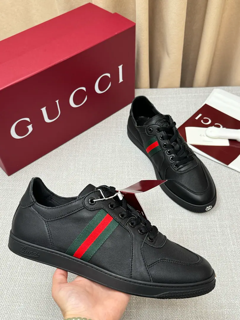 GucciSeries, Market exclusive version. The classic collision with fashion., The shoes are so smart and blending leather with the branding of old flowers., I'm not sure if I can get a full recognition.. Very delicate.GucciIdentification of the suffix details, Showing luxury.. While the thick sub-design adds to the flu,, And bring comfort to the dress experience.. It's either walking on the streets or moving across the city., It makes you a focus.. Have it., Start your fashion trip.！ Women35-40, Men39-45 👉