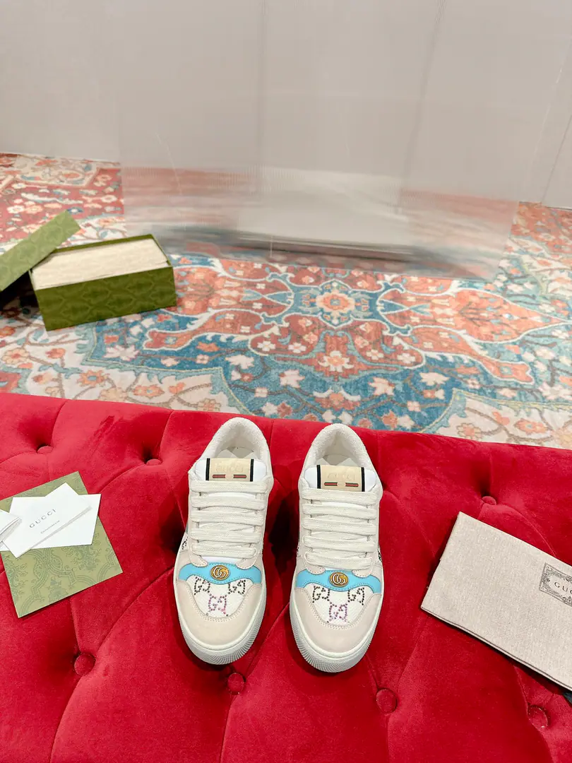Couple money. Gucci————Requisition version NFCBring a clean chip. GGThe series makes old dirty shoes.-The New Year's Bill is coming.！ Ten to nine, I'll pay. New Colour Plus Push-Market terminal version！ Procuring original development….Fabulous. Material Otsumi! Details are random.！ The model Schwartz is one-by-one, and the drill is one-by-one......Metal cherry locket.……Metal binaryGCrystal cylinders……GucciOriginal custom-made narrowband…… Super Flash Series—Flash diamond chain..Cherry decorations can be removed, One to two, one to two, one., ♪ To promote your personality ♪ Skins of colored cattle..The handwork is very qualitative., Bring your own sense of excellence.！ I'll do the details., I'll take a line.. The original towel is more delicate and soft and more comfortable., Pocket Steel Double Colour Packet process Solid locking practices Fabulous.:OriginalGGBrush/Silk cow skin. Otsumi!:OriginalTPUOtsumi!(Lower width, Upper Narrow) European package…… Female35—40（34 41I'll make sure I don't change it.） 39-44（38 45I'll make sure I don't change it.） Men＋10
