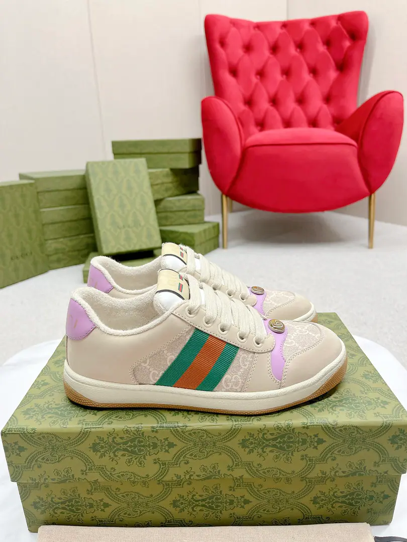 Gucci————Requisition version GGThe series makes old dirty shoes.-The money comes in.！ Ten to nine, I'll pay. Current！Current！Current！New Colour Plus Push-Market terminal version！ Procuring original development….Fabulous. Material Otsumi! Details are random.！ The model Schwartz is one-by-one, and the drill is one-by-one......Metal cherry locket.……Metal binaryGCrystal cylinders……GucciOriginal custom-made narrowband…… Super Flash Series—Flash diamond chain..Cherry decorations can be removed, One to two, one to two, one., ♪ To promote your personality ♪ Skins of colored cattle..The handwork is very qualitative., Bring your own sense of excellence.！ I'll do the details., I'll take a line.. The original towel is more delicate and soft and more comfortable., Pocket Steel Double OriginalTPUOtsumi!(Lower width, Upper Narrow) Appendible packaging⭐️ Codes: Women35-40 （Women41 Custom）
