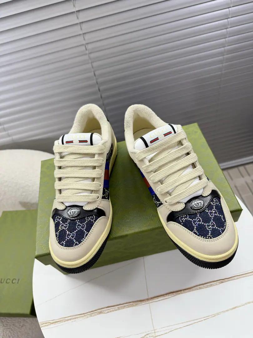 Gucci~~The latest couple's water-drive sneakers.. Leisure shoes.. Little dirty shoes.~~ ZPDevelop plain version. Metal binaryGCrystal cylinder. bling blingThe drill is hot.~~ Original syrup of the pastry of the cattle., The old flower cloth is burning the drill., It's the original cow skin., The foot-stamping emulsion., OriginalTPUOtsumi!(Lower width, Upper Narrow) 35—40/39—45Positive