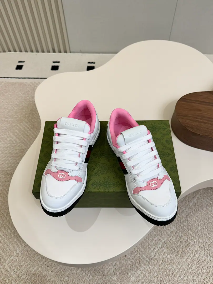 Gucci——The latest couple's sneakers.. Leisure shoes.. Little dirty shoes.~~ ZPDevelop plain version. Metal binaryGCrystal cylinder. I'll make old old corned noodles.~~ Original syrup of the pastry of the cattle., I'm doing the old process., The original air towels are inside., The foot-stamping emulsion., OriginalTPUOtsumi!(Lower width, Upper Narrow) 35—40/39—45Positive