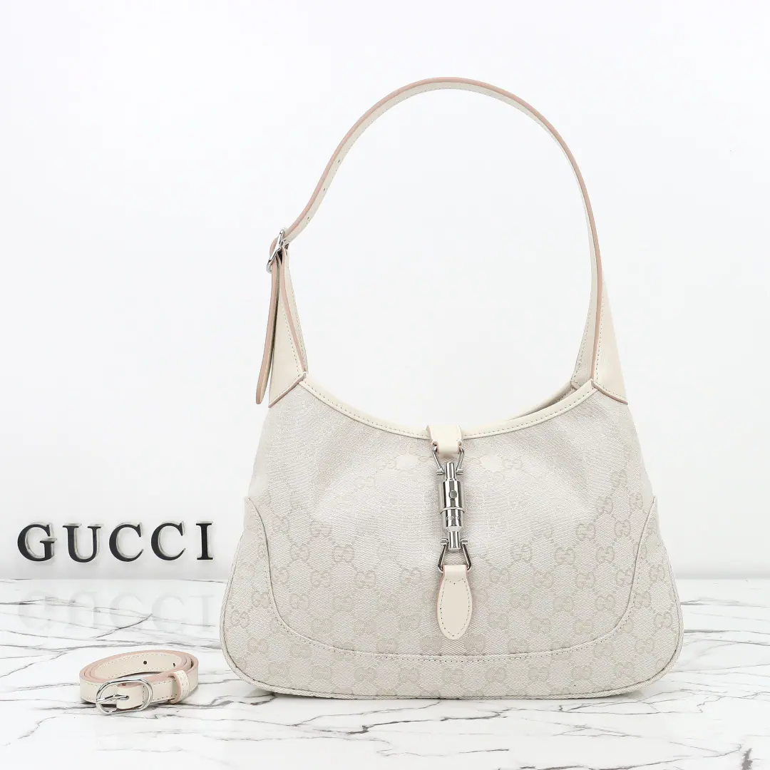 🌟🌟GUCCICounter Quality, Original factory skin, Paragraph863136White cloth.🎈🎈🎈Dimensions: Kuan31.5xHigh21xSide Wide5cm. 🎉🎉🎉Out-of-pocket shipment！