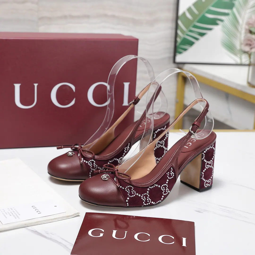 Top Version⚡ 2026Spring and summer.GucciNew sum The iron is thick. The sandal butterfly is tied up with his head and heels. The shoes are the most classic.Logo, The suction is behind the pressure., I'd better wear two pairs of shoes and wear pants.👖And dress.👗There's no harm in getting in and out of any place.🩵High-quality cortex kittens and silver bright spots are more than comparable to the impact of visual shocks., Elegance and knowledge blend., A pair of shoes meets the demands of the fairies., The most beautiful of all.🩶 Shoe.: Goki!/Layout（- The drill.） He's tall.: 8cmsg Otsumi!: That's a big one. Codes: 35-41（40, 41, 42Custom）
