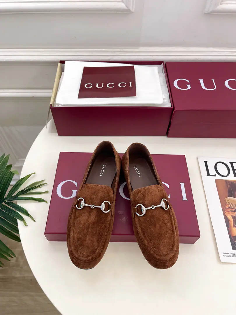 Gucci | Gustz! 26𝐬𝐬 ⭐️ GHome. The lead series finally came out., The bad guys are worth it.！The old classic. Create new designs ✨ ❥2026The new classics are on the flat-line Leafle shoes. Requisition level！It's a great sense of excellence.！A huge amount of money from domestic and international bloggers.,Old and fashionable. It's easy to wear. The upper toe blew up.！BSThe official network is pushing., New Colours Update continuously🆕 ━━━━━ ЅᏇєєt ━━━━━ ▪️Shoe.: High-prescription imports of leather ▪️Uchi.: Imports of sheep's skin ▪️Otsumi!: Italian imports are so thick. ▪️He's tall.: Floor ▪️Shoes.: 35-39（40.41.Customable） ▪️Plant price ▪️Numbering: 2608045