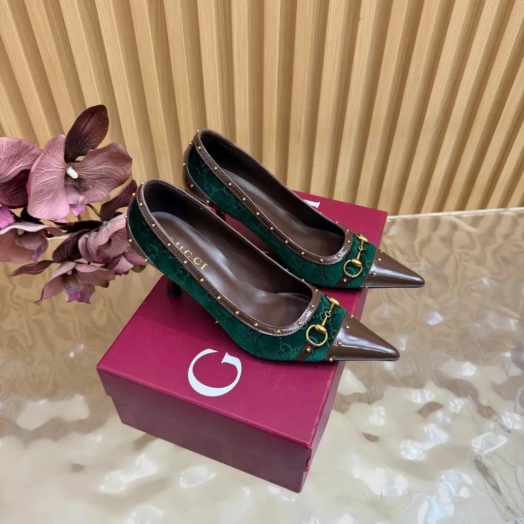 2026S Spring and summer.GucciNew stunned, high-head heels. The shoes are the most classic.Logo, The suction is behind the pressure., I'd better wear two pairs of shoes and wear pants.👖And dress.👗There's no harm in getting in and out of any place.🩵High-quality cortex kittens and silver bright spots are more than comparable to the impact of visual shocks., Elegance and knowledge blend., A pair of shoes meets the demands of the fairies., The most beautiful of all.🩶 Shoe.: Velvet./Layout Otsumi!: That's a big one. Codes: 35-41（40, 41, 42Custom）
