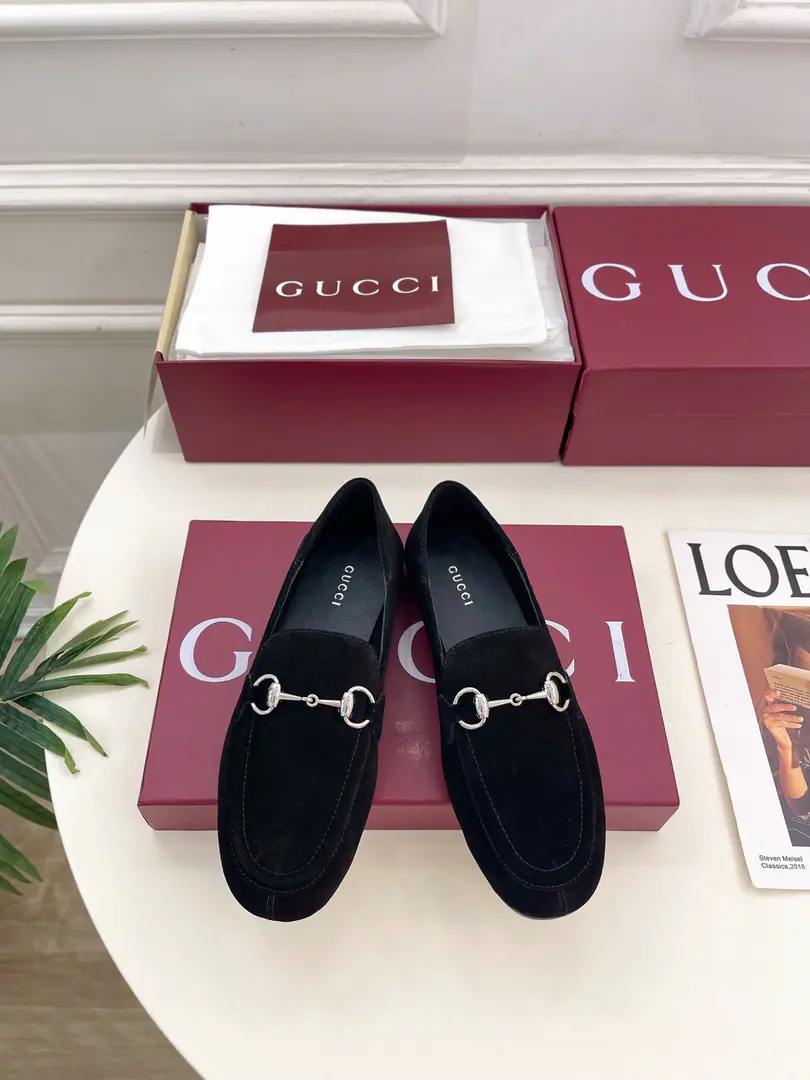 Gucci | Gustz! 26𝐬𝐬 ⭐️ GHome. The lead series finally came out., The bad guys are worth it.！The old classic. Create new designs ✨ ❥2026The new classics are on the flat-line Leafle shoes. Requisition level！It's a great sense of excellence.！A huge amount of money from domestic and international bloggers.,Old and fashionable. It's easy to wear. The upper toe blew up.！BSThe official network is pushing., New Colours Update continuously🆕 ━━━━━ ЅᏇєєt ━━━━━ ▪️Shoe.: High-prescription imports of leather ▪️Uchi.: Imports of sheep's skin ▪️Otsumi!: Italian imports are so thick. ▪️He's tall.: Floor ▪️Shoes.: 35-39（40.41.Customable） ▪️Plant price ▪️Numbering: 2608045