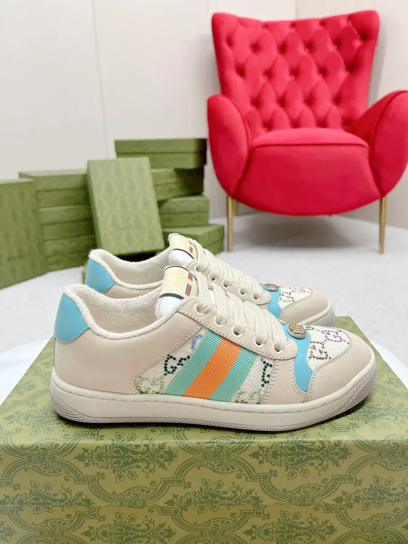 Women Gucci————Requisition version GGThe series makes old dirty shoes.-The money comes in.！ Ten to nine, I'll pay. Current！Current！Current！New Colour Plus Push-Market terminal version！ Procuring original development….Fabulous. Material Otsumi! Details are random.！ The model Schwartz is one-by-one, and the drill is one-by-one......Metal cherry locket.……Metal binaryGCrystal cylinders……GucciOriginal custom-made narrowband…… Super Flash Series—Flash diamond chain..Cherry decorations can be removed, One to two, one to two, one., ♪ To promote your personality ♪ Skins of colored cattle..The handwork is very qualitative., Bring your own sense of excellence.！ I'll do the details., I'll take a line.. The original towel is more delicate and soft and more comfortable., Pocket Steel Double OriginalTPUOtsumi!(Lower width, Upper Narrow) Appendible packaging⭐️ Codes: Women35-40 （Women41 Custom）