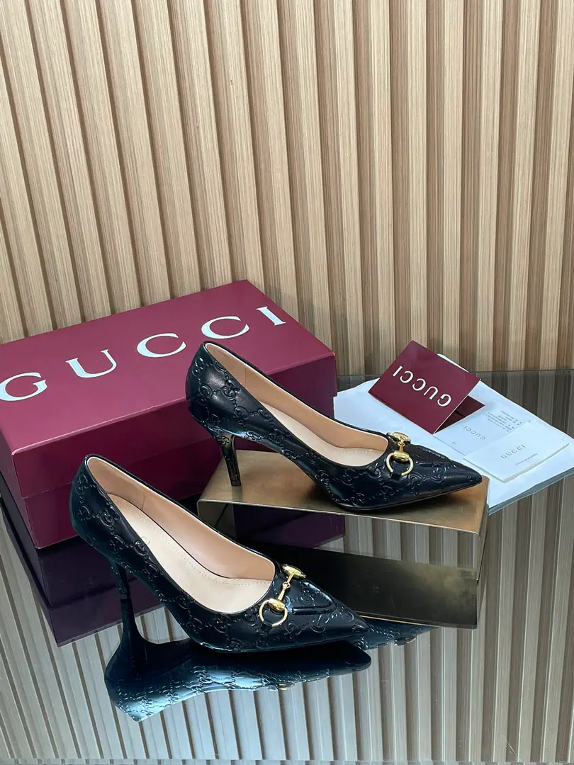2025Autumn🔥GHome new money.🛒GUcc𝐢The horse's ace and a shallow mouth and a high-end, sharp-head shoe.🆕ImportsG G♨Skins.♨Female shoes.️ 🆕Old flower.GBoo-hee-hee-hee-hee-hee-hee-hee-hee-ya-ya-ya-ya-ya-ya-ya-ya-ya-ya!🔥🔥Plant price Skins of the fabric.🔥🔥 🆙Top Version, Welcome.👏🆚That's right.. Original1:1Repeat Attention.⚠️Please accept our pledge.🆙 ▫️Shoe.: Imports are high.G GSkins. Old flower.GBrush ▫️Uchi./Foot.: Full-cut, high-end lamb skin. ▫️Shoes under the sole.: Italian top is a skin. ▫️He's tall.: 8.5cm 4.5 cm ▫️Match: 35-42（41/40/42I'll make sure I don't change it.） ▫️Packaging: Original full red packaging GucciThe whole new lady's shoe series is in a very elegant form.. This is a new version of the classic brand., The sharpshoes and the cone heels are more than just a little more stale.👏😎