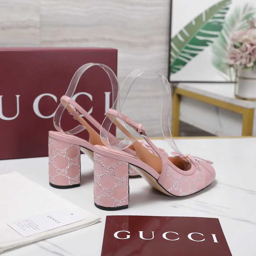 Top Version⚡ 2026Spring and summer.GucciNew sum The iron is thick. The sandal butterfly is tied up with his head and heels. The shoes are the most classic.Logo, The suction is behind the pressure., I'd better wear two pairs of shoes and wear pants.👖And dress.👗There's no harm in getting in and out of any place.🩵High-quality cortex kittens and silver bright spots are more than comparable to the impact of visual shocks., Elegance and knowledge blend., A pair of shoes meets the demands of the fairies., The most beautiful of all.🩶 Shoe.: Goki!/Layout（- The drill.） He's tall.: 8cmsg Otsumi!: That's a big one. Codes: 35-41（40, 41, 42Custom）