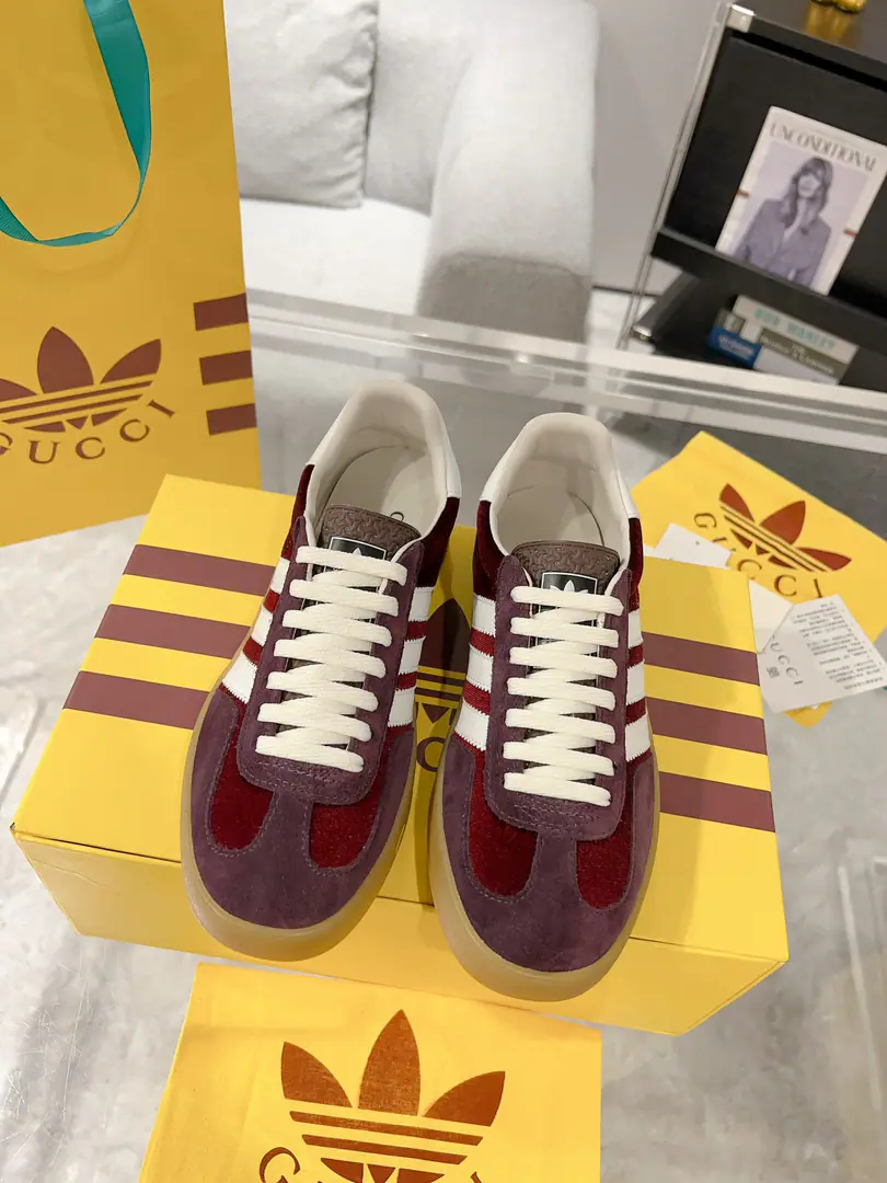 New upgrade Women Men Gucci x Adidas Joint contributions 23ss Fashion week show. Only correct top version of German shoes❗️❗️Global intensity of fire💯Web-wide maximum version contribution❗️❗️The couple's first. Codes:35-46（45.46I'll make sure I don't change it.）