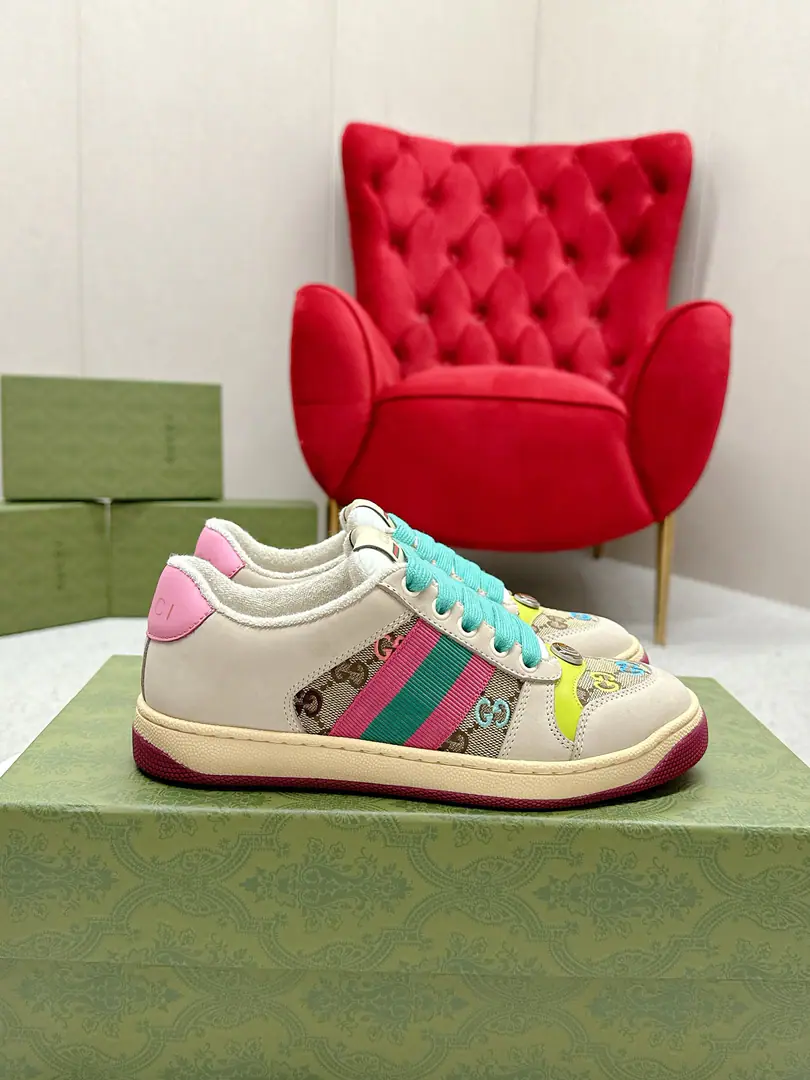 Gucci————Requisition version GGThe series makes old dirty shoes.-The money comes in.！ Ten to nine, I'll pay. Current！Current！Current！New Colour Plus Push-Market terminal version！ Procuring original development….Fabulous. Material Otsumi! Details are random.！ The model Schwartz is one-by-one, and the drill is one-by-one......Metal cherry locket.……Metal binaryGCrystal cylinders……GucciOriginal custom-made narrowband…… Super Flash Series—Flash diamond chain..Cherry decorations can be removed, One to two, one to two, one., ♪ To promote your personality ♪ Skins of colored cattle..The handwork is very qualitative., Bring your own sense of excellence.！ I'll do the details., I'll take a line.. The original towel is more delicate and soft and more comfortable., Pocket Steel Double OriginalTPUOtsumi!(Lower width, Upper Narrow) Appendible packaging⭐️ Codes: Women35-40 （Women41 Custom）