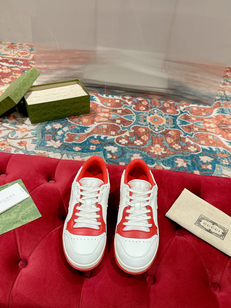 Female 【GHome. Couple top version 】 Gucci2026The morning spring.GHome. The latest blast.MAC80 Sports shoes Couple money. Leisure Retro. Old 🌸🌸🌸 Original procurement development Make the goods. Gustz!MAC80New Exploded Series A delicate, small, interlocking pair.GThe logo romanticizes the aesthetics of this series.. Use the white and white bean leather., The ancient inspiration is a combination of sneakers., ♪ The brand brand brand branding ♪. Send a cabinet for fine packaging🛍📦 ▪️Fabulous.:Original customized import of head-level cattle skin ▪️Uchi.:The original customizes the import of the air network. ▪️Otsumi!:Original Open-Screen Double ColourTPUOtsumi! ▪️Codes:Female35-40