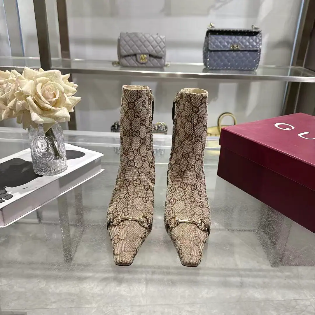 【Long-term.】New paragraph！Guch. Guccⅰ Classic girl shoes.:Original version 1-to-1 development, The shoes are carefully tuned., The fabric is original..Import of raw sheet materials.The plate is a hardware dish.GGButton It's so delicate and impeccable.！ Lamb skin.: Inside and on foot. He's tall.:.5·5cm Codes, 35-42（40.41 42Make a reservation.） Italy is a big-ass country., Original Packaging ！ Plant straight.
