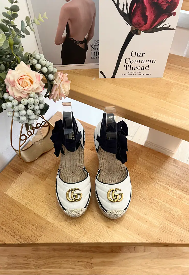 ⚡️⚡️26ss- Morning.Gucci🗽🗽The Gucci weeds are thick with sandals and sandals that will bring a little moth to your summer costume.. ·Shoe.: Leather., Texture ·Liner: Leather. ·Shoes under the sole.: Leather inside., Rubber soles ·- Toes round your head. ·Production in Spain ·Normal size. ·A little bit. ·International Standard Scalories ·Waterproofing stations10cm ·Codes: 36-41
