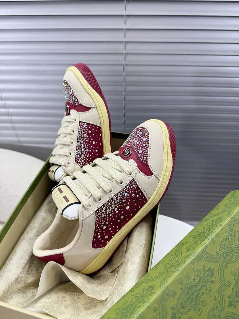 Gucci~~The latest water drill.. Leisure shoes.. Little dirty shoes.~~ ZPDevelop plain version. Metal binaryGCrystal cylinder. bling blingThe drill is hot.~~ Original syrup of the pastry of the cattle., The old flower cloth is burning the drill., It's the original cow skin., The foot-stamping emulsion., OriginalTPUOtsumi!(Lower width, Upper Narrow) 35—40Positive