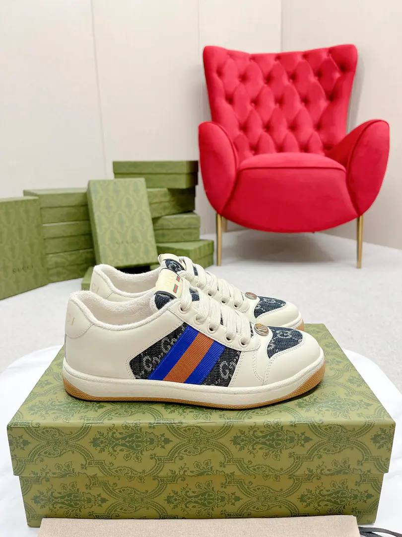 Gucci————Requisition version GGThe series makes old dirty shoes.-The money comes in.！ Ten to nine, I'll pay. Current！Current！Current！New Colour Plus Push-Market terminal version！ Procuring original development….Fabulous. Material Otsumi! Details are random.！ The model Schwartz is one-by-one, and the drill is one-by-one......Metal cherry locket.……Metal binaryGCrystal cylinders……GucciOriginal custom-made narrowband…… Super Flash Series—Flash diamond chain..Cherry decorations can be removed, One to two, one to two, one., ♪ To promote your personality ♪ Skins of colored cattle..The handwork is very qualitative., Bring your own sense of excellence.！ I'll do the details., I'll take a line.. The original towel is more delicate and soft and more comfortable., Pocket Steel Double OriginalTPUOtsumi!(Lower width, Upper Narrow) Appendible packaging⭐️ Codes: Women35-40 Men39-44（Women41 Men45 Custom）