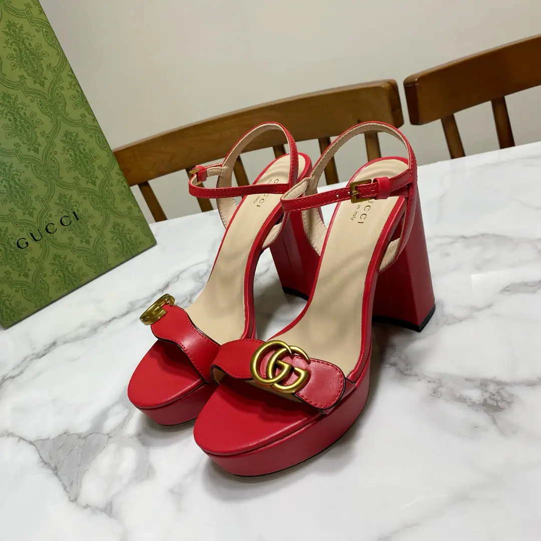Gucci Guch. Classic strip.·Heel sandals., Original1:1Development, It's a super-big., It's beautiful., Summer must be a single. Shoe.🈶️Top layer🐂Bullskins. ｜ Gold/Silver membrane., ♪ The pads are the rims ♪🐑Lamb skin., That's a little skin. Water table: 3CM, He's tall.: 12CM Size: 35—39Code(34.40.41.42Do it., No re-election.)
