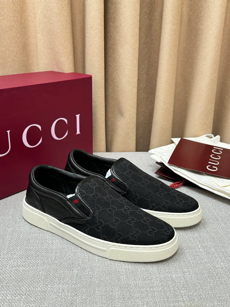 GucciSeries, Market exclusive version. The classic collision with fashion., The shoes are so smart and blending leather with the branding of old flowers., I'm not sure if I can get a full recognition.. Very delicate.GucciIdentification of the suffix details, Showing luxury.. While the thick sub-design adds to the flu,, And bring comfort to the dress experience.. It's either walking on the streets or moving across the city., It makes you a focus.. Have it., Start your fashion trip.！ Women35-40, Men39-45 👉 👉 👉