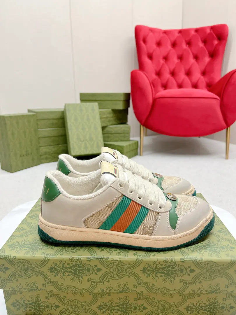 Gucci————Requisition version GGThe series makes old dirty shoes.-The money comes in.！ Ten to nine, I'll pay. Current！Current！Current！New Colour Plus Push-Market terminal version！ Procuring original development….Fabulous. Material Otsumi! Details are random.！ The model Schwartz is one-by-one, and the drill is one-by-one......Metal cherry locket.……Metal binaryGCrystal cylinders……GucciOriginal custom-made narrowband…… Super Flash Series—Flash diamond chain..Cherry decorations can be removed, One to two, one to two, one., ♪ To promote your personality ♪ Skins of colored cattle..The handwork is very qualitative., Bring your own sense of excellence.！ I'll do the details., I'll take a line.. The original towel is more delicate and soft and more comfortable., Pocket Steel Double OriginalTPUOtsumi!(Lower width, Upper Narrow) Appendible packaging⭐️ Codes: Women35-40 Men39-44（Women41 Men45 Custom）