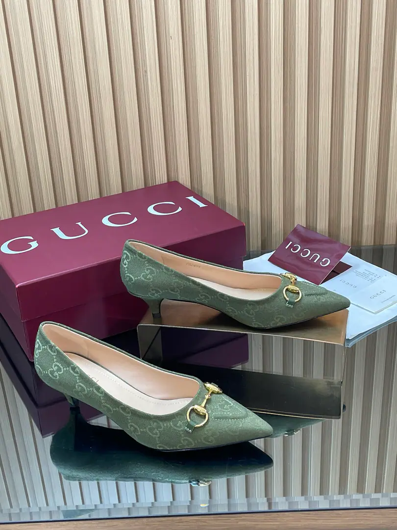 2025Autumn🔥GHome new money.🛒GUcc𝐢The horse's ace and a shallow mouth and a high-end, sharp-head shoe.🆕ImportsG G♨Skins.♨Female shoes.️ 🆕Old flower.GBoo-hee-hee-hee-hee-hee-hee-hee-hee-ya-ya-ya-ya-ya-ya-ya-ya-ya-ya!🔥🔥Plant price Skins of the fabric.🔥🔥 🆙Top Version, Welcome.👏🆚That's right.. Original1:1Repeat Attention.⚠️Please accept our pledge.🆙 ▫️Shoe.: Imports are high.G GSkins. Old flower.GBrush ▫️Uchi./Foot.: Full-cut, high-end lamb skin. ▫️Shoes under the sole.: Italian top is a skin. ▫️He's tall.: 8.5cm 4.5 cm ▫️Match: 35-42（41/40/42I'll make sure I don't change it.） ▫️Packaging: Original full red packaging GucciThe whole new lady's shoe series is in a very elegant form.. This is a new version of the classic brand., The sharpshoes and the cone heels are more than just a little more stale.👏😎