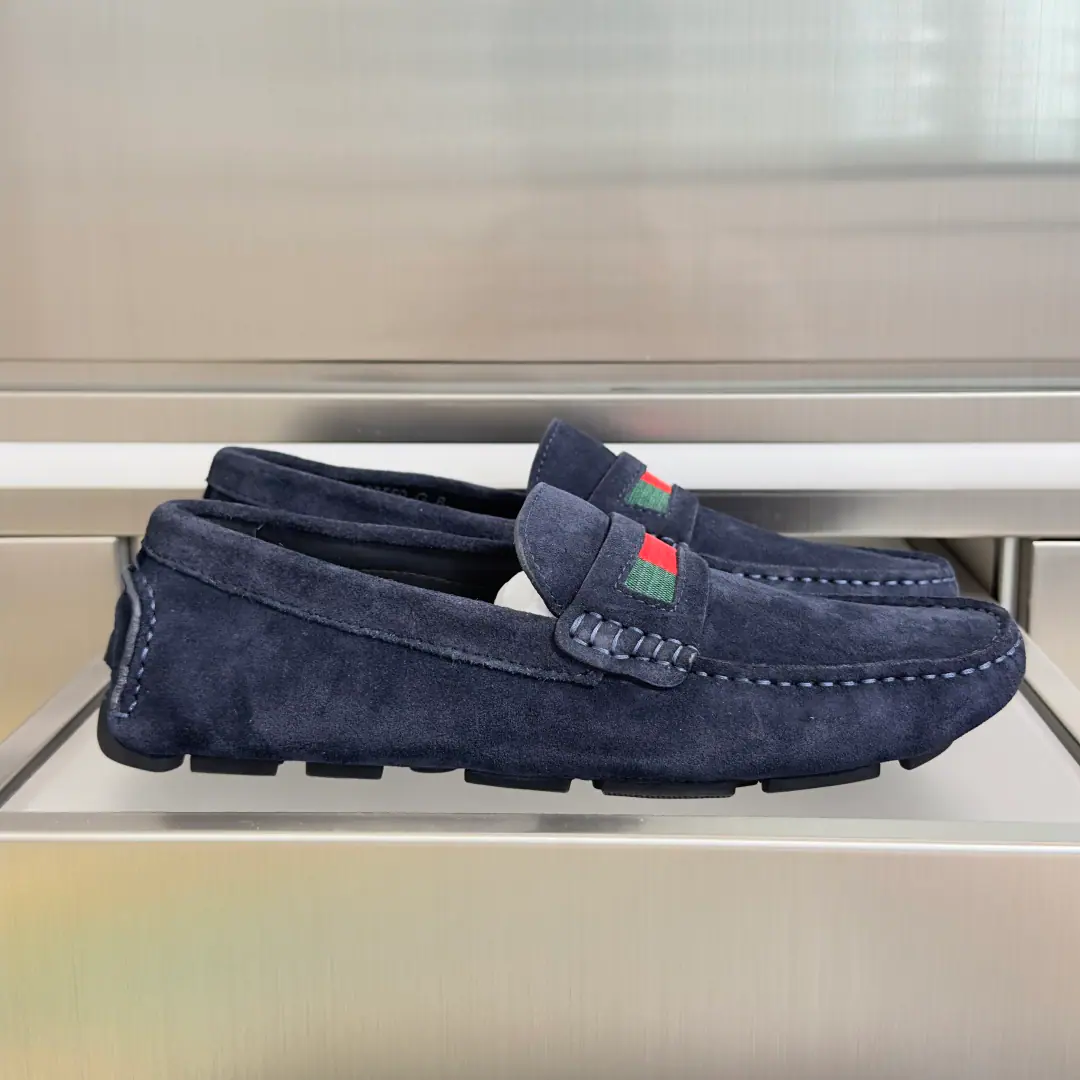 Top Version: Men GucciGustz! GHome. Latest Gentlemen. Old Money. Doudou shoes. A foot. Lazy. Leisure shoes. A simple and contemporary display of driving shoes, etc., Smart, skill-and-comfort experience.. This man's shoe-shoes are chosen for leather., The details of the weaving bands are carefully spelled out in the shoe tongue. Send a cabinet for fine packaging🛍📦 ▪️Fabulous.: Original customized import of head-level cattle skin ▪️Uchi.: Original custom customised in soft sheep skin ▪️Otsumi!: Original modeling of slide-resistant rubber material ▪️Bottom: 2.5CM ▪️size: Men39-45