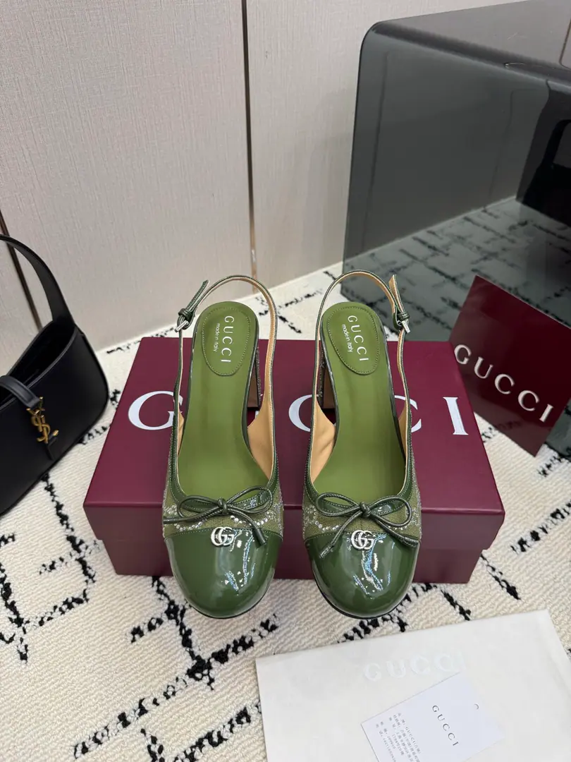 GUCCI26/- Morning. It's hot.💥The horse's got ballet shoes.·Showtime.🌵The new director's color and concept of reality.🪽Every color is super.𝐠𝐜🖤Angela's red nails are all the more remarkable.🥇The most famous ballerina shoes ever elected this year.🩰It's so elegant.～It's a very simple thing to do.！（✅Correct Colour, - It's a hardware., Perfectly consistent.）⚠️The difference between looking at the map on the market.😋 Shoe.: Bullskins., Cowboy. Uchi.: Imports🐑Skins of sheep. Shoes under the sole.: That's a big import. He's tall.: 8cm Codes: 35-39 （40.41.42Do it.） （Full package）