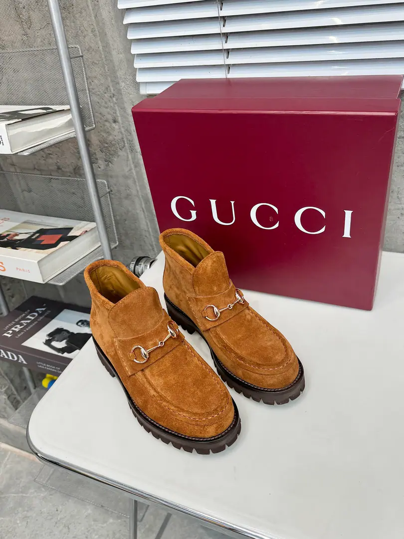 Plant prices 4Inch boots. GUCCI Guch. Fashion is a big deal. A smart fashion with round-shoe head and so on. Fabulous.: Import calf, skin. Uchi.: Foot. Import of sheep skin The base plate is one-to-one. Codes:35—42Code Remarks: 40 41 42 Do it.