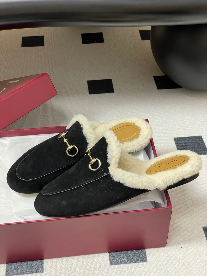 🏧𝐆𝐔𝐂𝐂𝐈Gustz!PrincetownClassic wool slippers., The fury of Muller's shoes, with half a slipper on the ground, is a merino lamb slipper.. The shoe is soft., The galleries flow., To show you the grace of your day.！ The shoes are the original high-swirling cow, skin./Bullskins. The inside foot is a lamb wool. The Italian factory is so big. Size:35-42 [40.41.42Do it.]