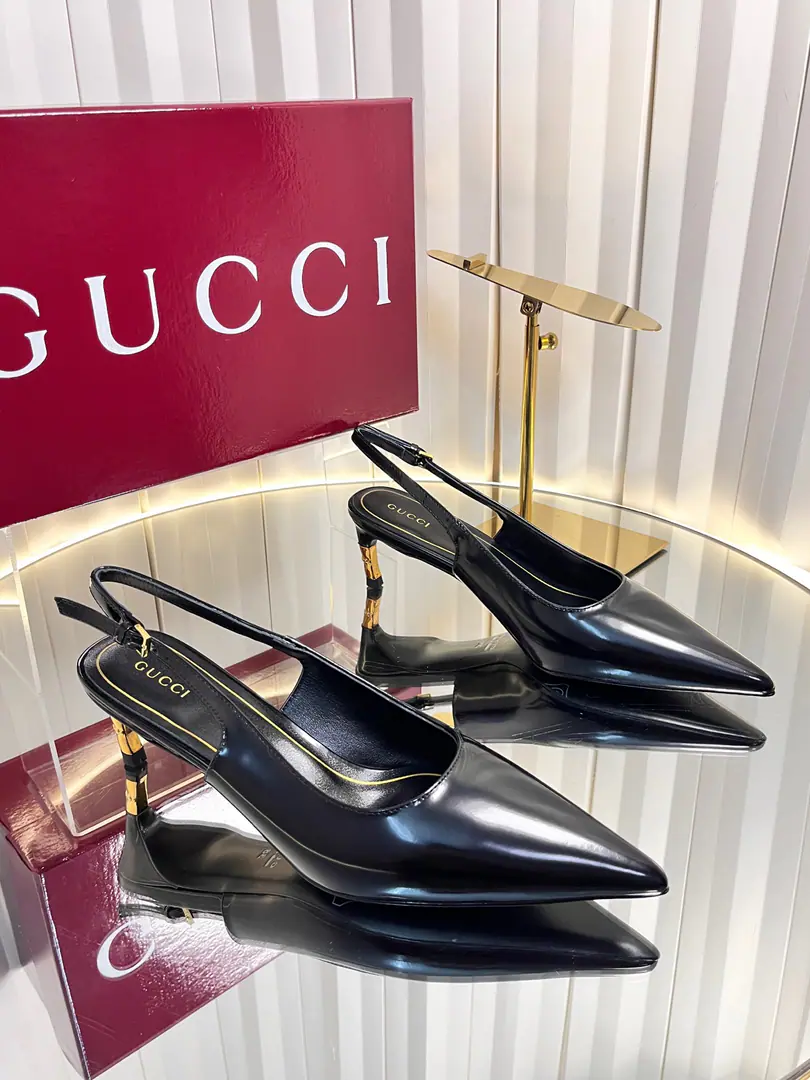 ss🔺GUCC*🔺High Quality GUcciThe latest title is a sandal.！Kimboo and three styles work., Wine.🍸With sandals./Exact copy, Double oil. Double oil., The original setup was carefully prepared., The heart of the craftsman is made of classics.！It's a great honor to be a brand.20In the 1970s, the collection was inspired by the design., This lady is a cool-tower with the gold cut-off details of the classic title., And you're so charming.. It's made of fine sheep skin., Designing to combine traditional inspiration with modern 100 styles, A little graceful and warm season-style.🆒Advanced🆙 ◾️Fabulous.:Painted skin./- A cow's hair. ◾️Uchi., Foot.: Head-steel., The foot is more comfortable than all the products in the market.！ He's tall.: 7.5cm ◾️Shoes under the sole.: Italian imports are so thick. ◾️Size: 35-43(40.41.42.43You're gonna have to do it or not.）